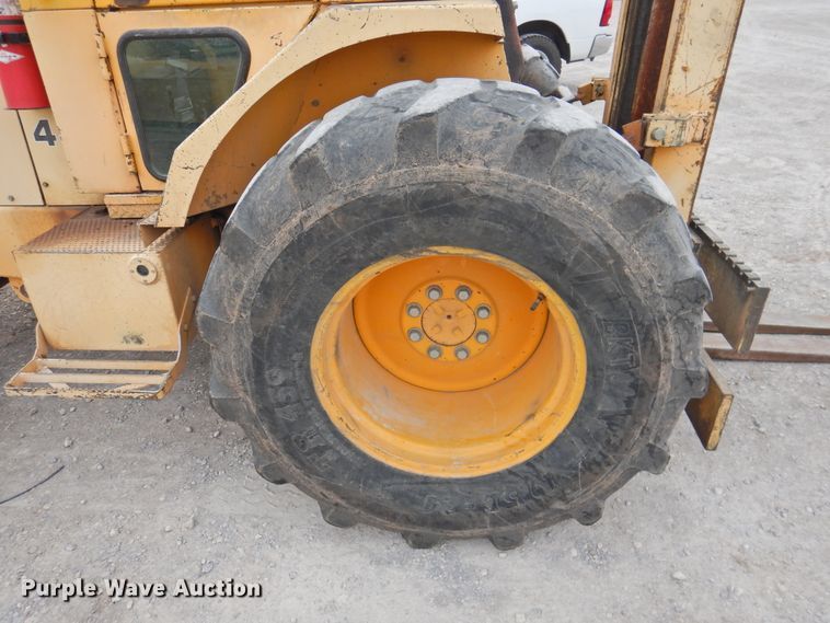 image for item HO9901 1989 John Deere 482C  forklift