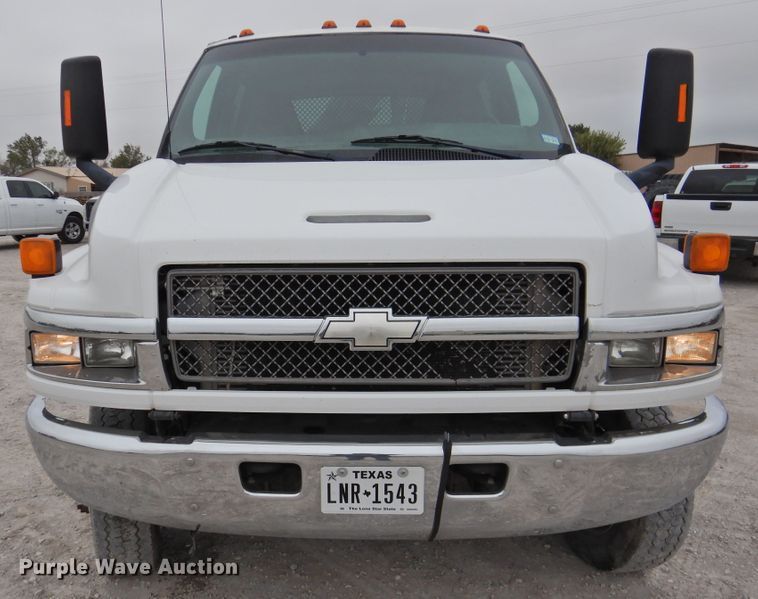 image for item HO9904 2007 Chevrolet C4500  Crew Cab flatbed truck