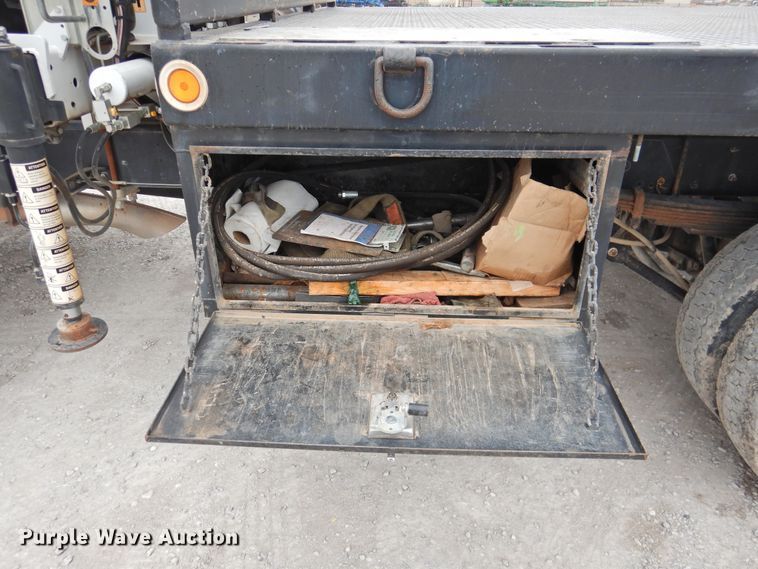 image for item HO9904 2007 Chevrolet C4500  Crew Cab flatbed truck