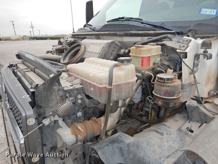 image for item HO9904 2007 Chevrolet C4500  Crew Cab flatbed truck