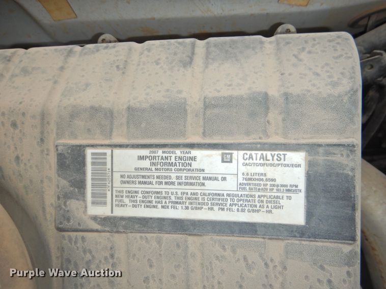 image for item HO9904 2007 Chevrolet C4500  Crew Cab flatbed truck