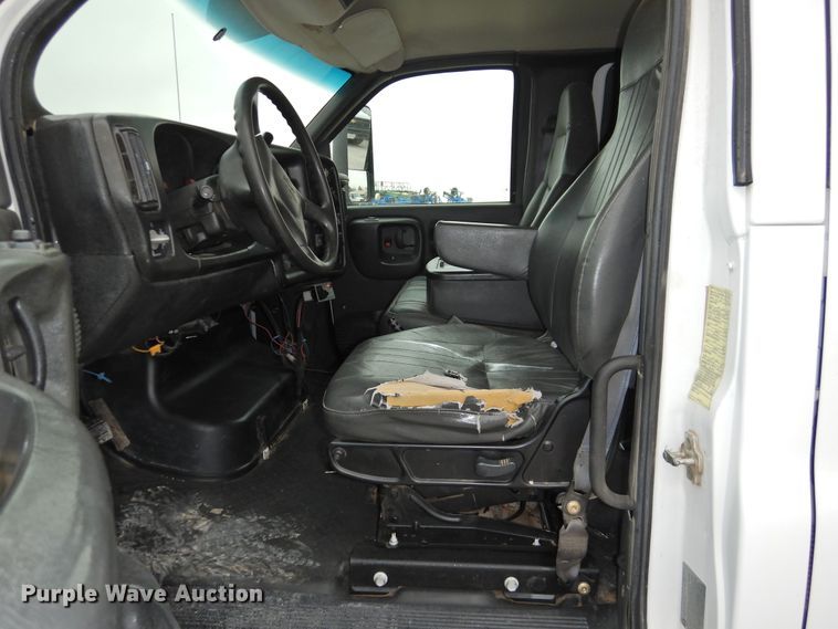 image for item HO9904 2007 Chevrolet C4500  Crew Cab flatbed truck