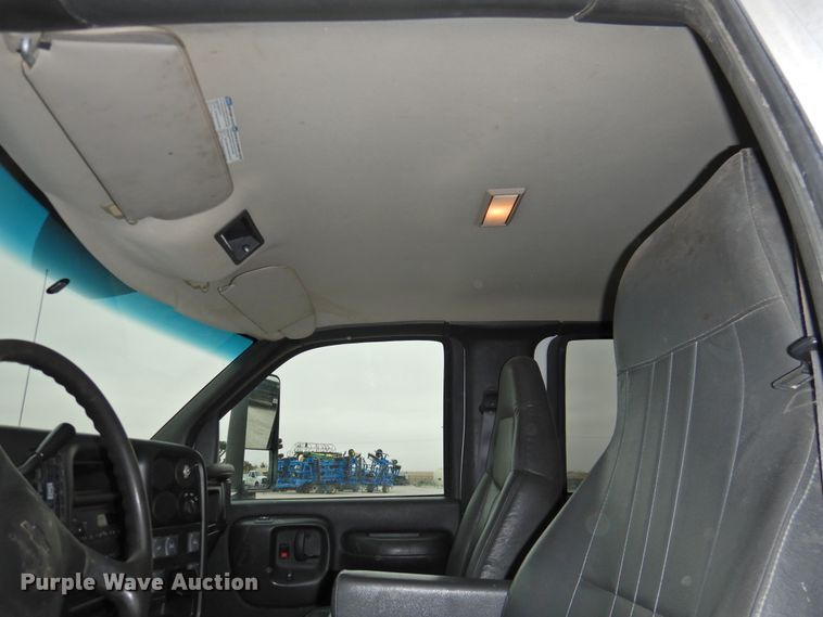 image for item HO9904 2007 Chevrolet C4500  Crew Cab flatbed truck