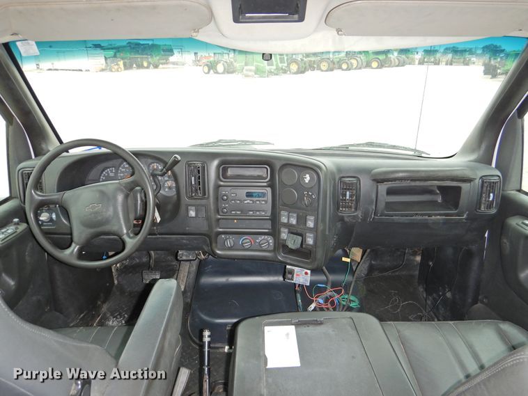 image for item HO9904 2007 Chevrolet C4500  Crew Cab flatbed truck