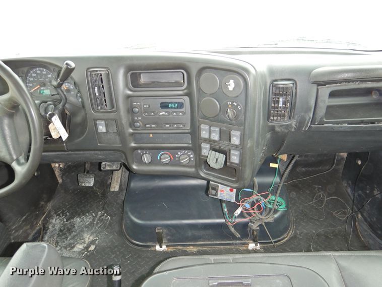 image for item HO9904 2007 Chevrolet C4500  Crew Cab flatbed truck