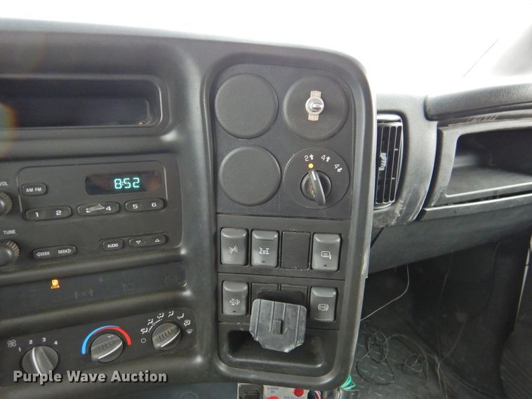 image for item HO9904 2007 Chevrolet C4500  Crew Cab flatbed truck