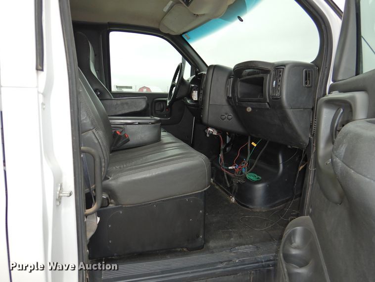 image for item HO9904 2007 Chevrolet C4500  Crew Cab flatbed truck