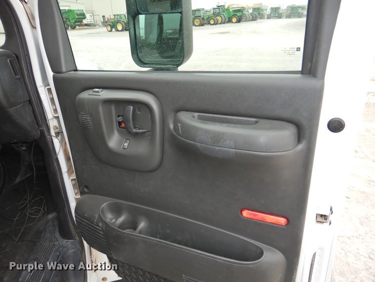 image for item HO9904 2007 Chevrolet C4500  Crew Cab flatbed truck