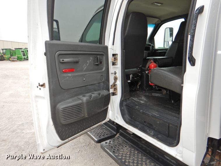 image for item HO9904 2007 Chevrolet C4500  Crew Cab flatbed truck