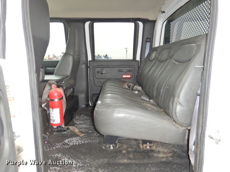 image for item HO9904 2007 Chevrolet C4500  Crew Cab flatbed truck