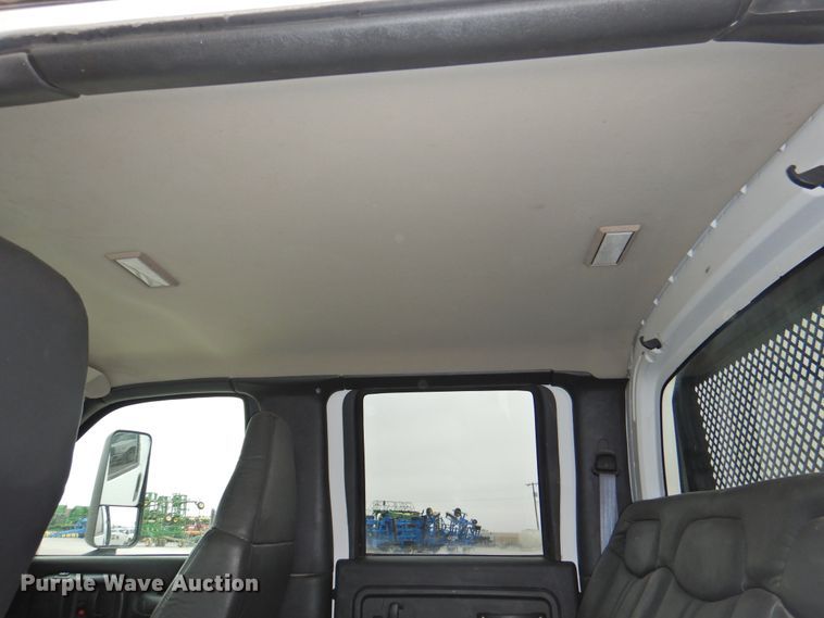 image for item HO9904 2007 Chevrolet C4500  Crew Cab flatbed truck