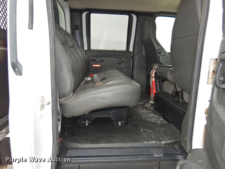 image for item HO9904 2007 Chevrolet C4500  Crew Cab flatbed truck