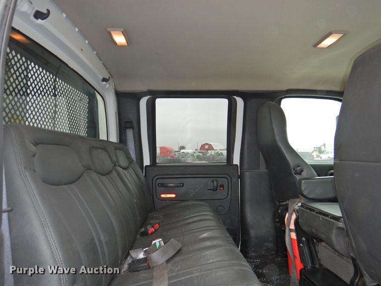 image for item HO9904 2007 Chevrolet C4500  Crew Cab flatbed truck