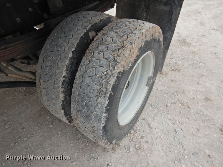 image for item HO9904 2007 Chevrolet C4500  Crew Cab flatbed truck