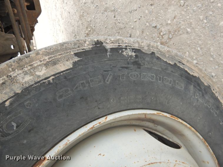 image for item HO9904 2007 Chevrolet C4500  Crew Cab flatbed truck