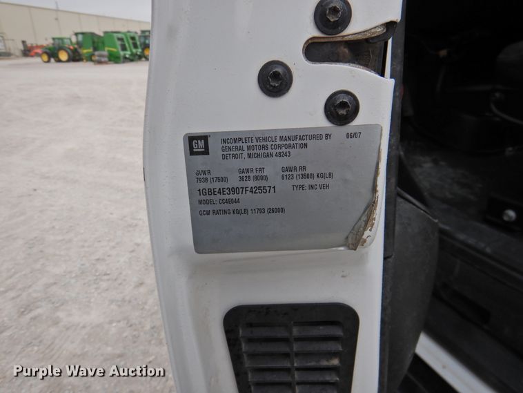 image for item HO9904 2007 Chevrolet C4500  Crew Cab flatbed truck