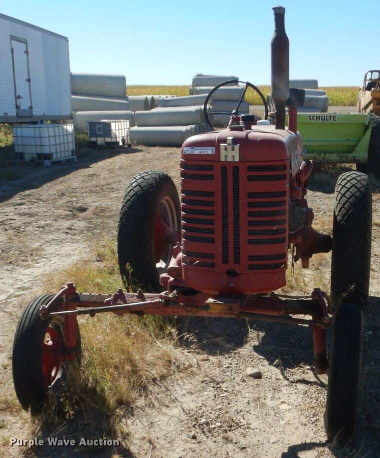 image for item HP9773 International Farmall 100  tractor