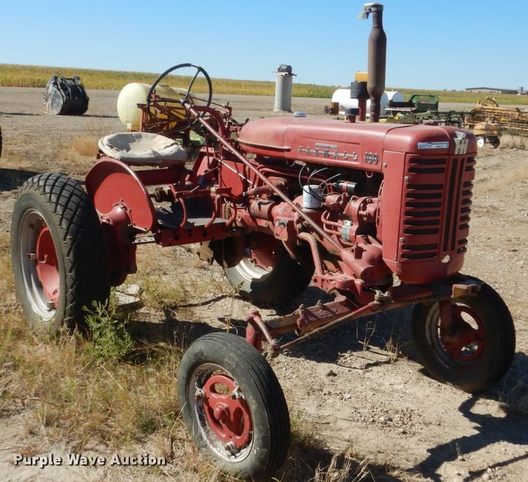image for item HP9773 International Farmall 100  tractor