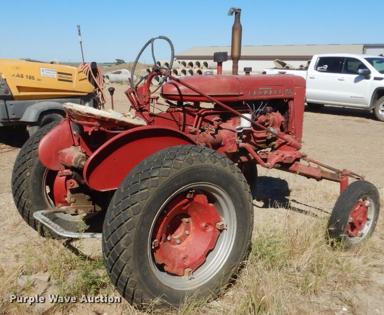 image for item HP9773 International Farmall 100  tractor