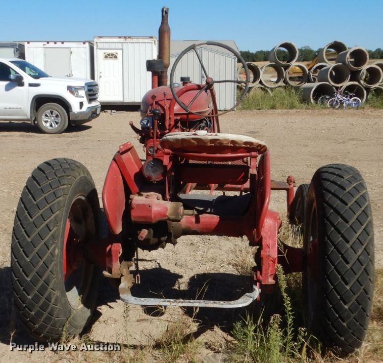 image for item HP9773 International Farmall 100  tractor