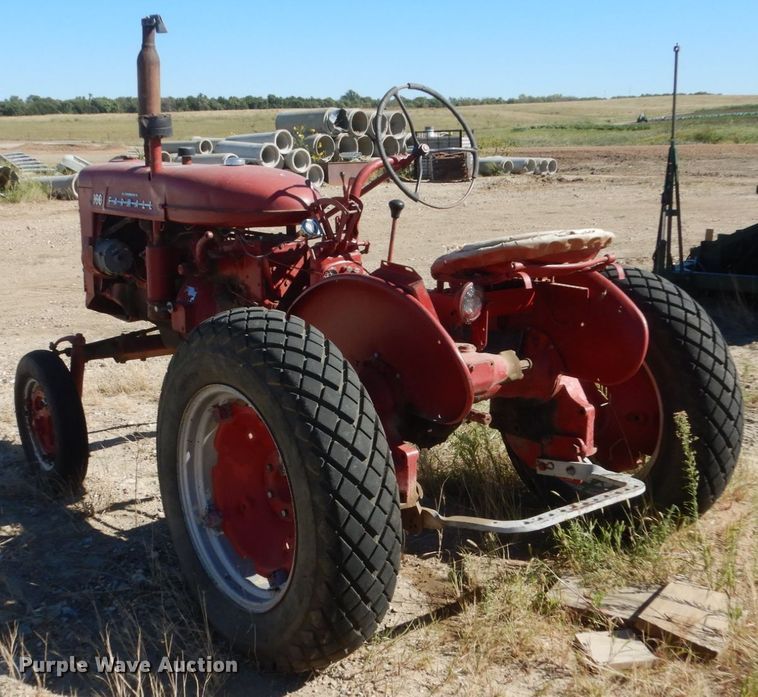 image for item HP9773 International Farmall 100  tractor