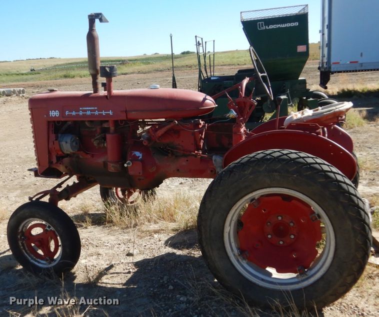 image for item HP9773 International Farmall 100  tractor