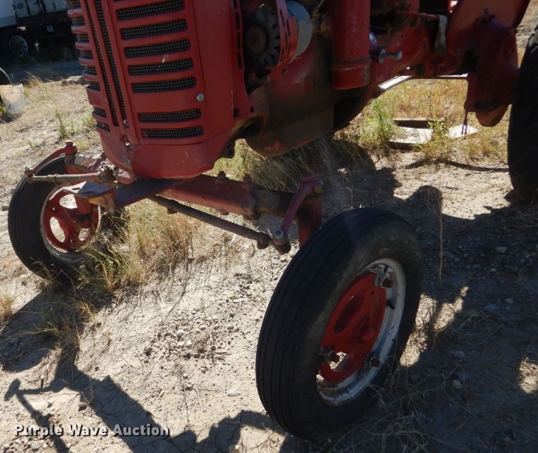 image for item HP9773 International Farmall 100  tractor