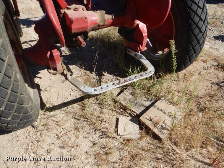 image for item HP9773 International Farmall 100  tractor