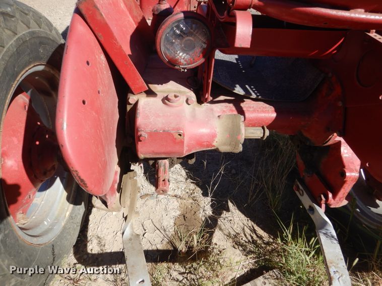 image for item HP9773 International Farmall 100  tractor