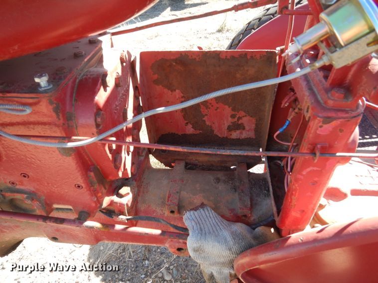 image for item HP9773 International Farmall 100  tractor