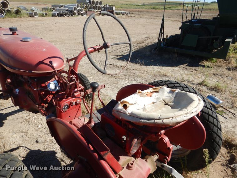 image for item HP9773 International Farmall 100  tractor