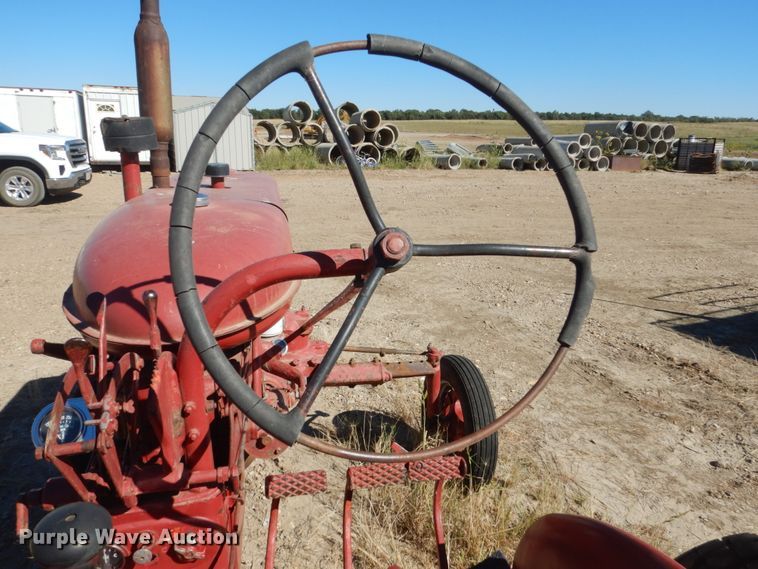 image for item HP9773 International Farmall 100  tractor