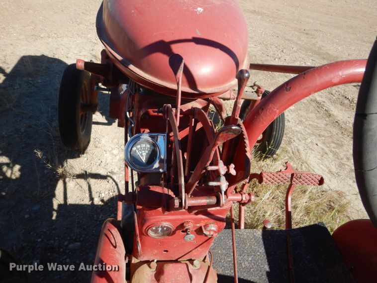 image for item HP9773 International Farmall 100  tractor