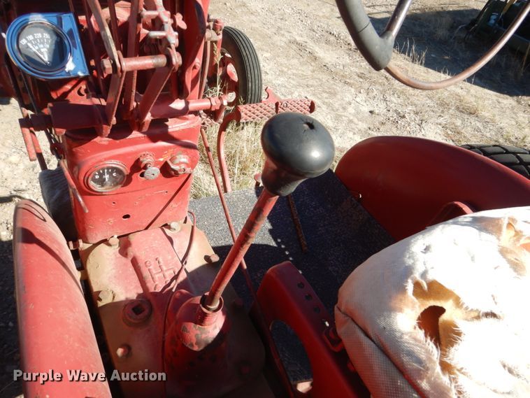 image for item HP9773 International Farmall 100  tractor