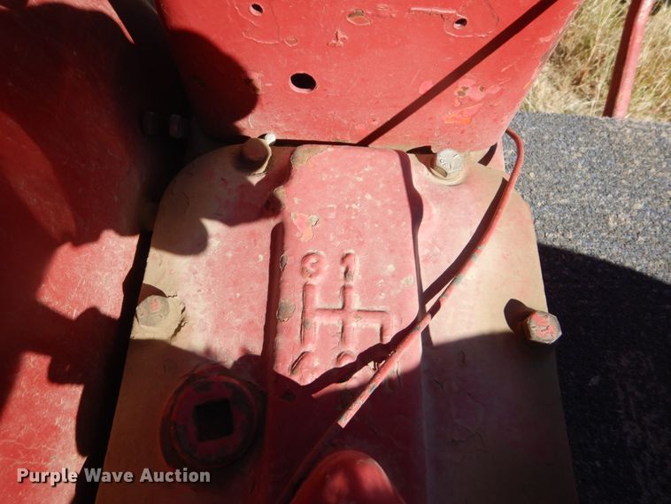 image for item HP9773 International Farmall 100  tractor