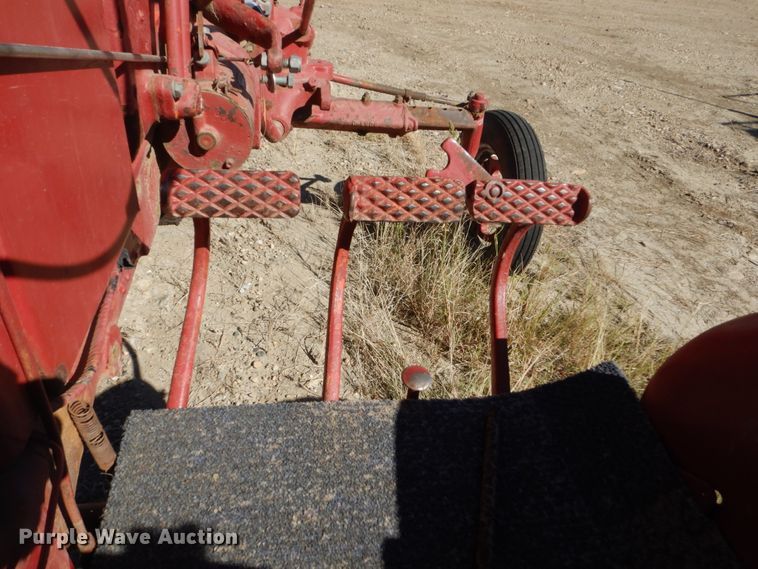 image for item HP9773 International Farmall 100  tractor