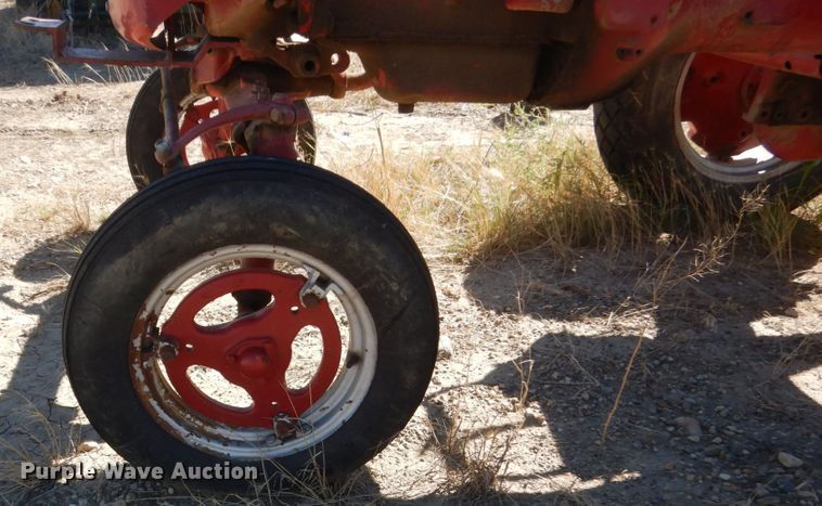 image for item HP9773 International Farmall 100  tractor