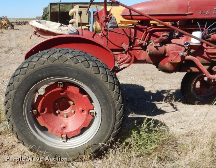 image for item HP9773 International Farmall 100  tractor