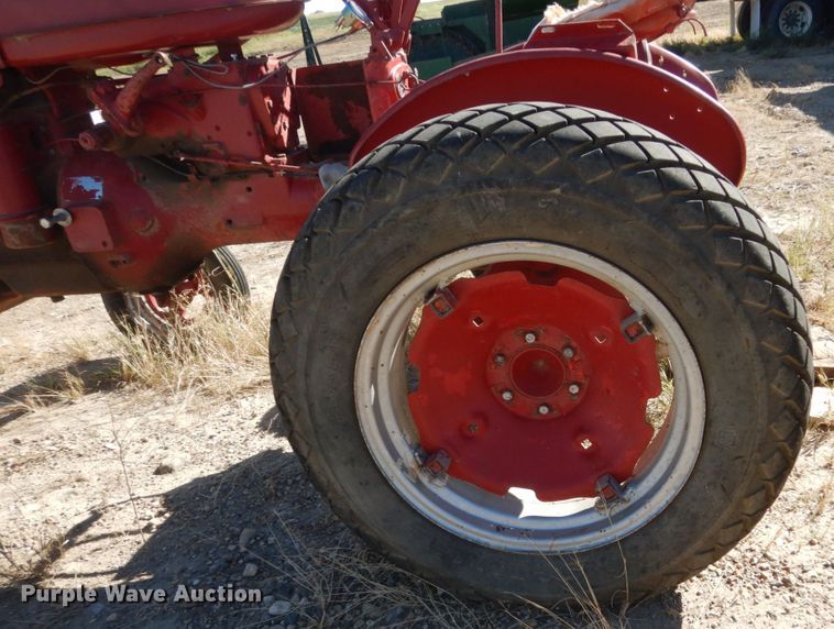 image for item HP9773 International Farmall 100  tractor