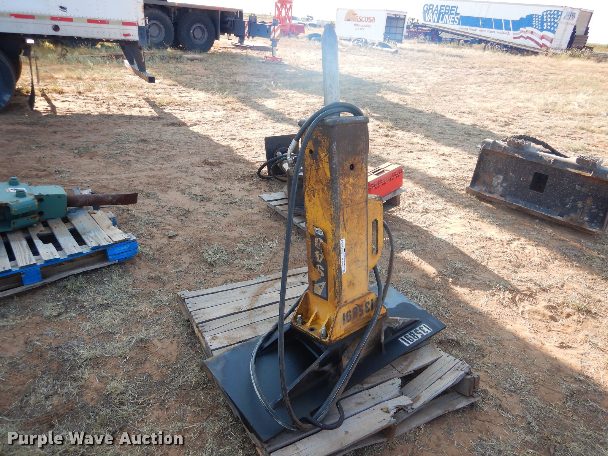 Arrowhead S40 skid steer breaker in Wolfforth, TX Item HO9037 sold