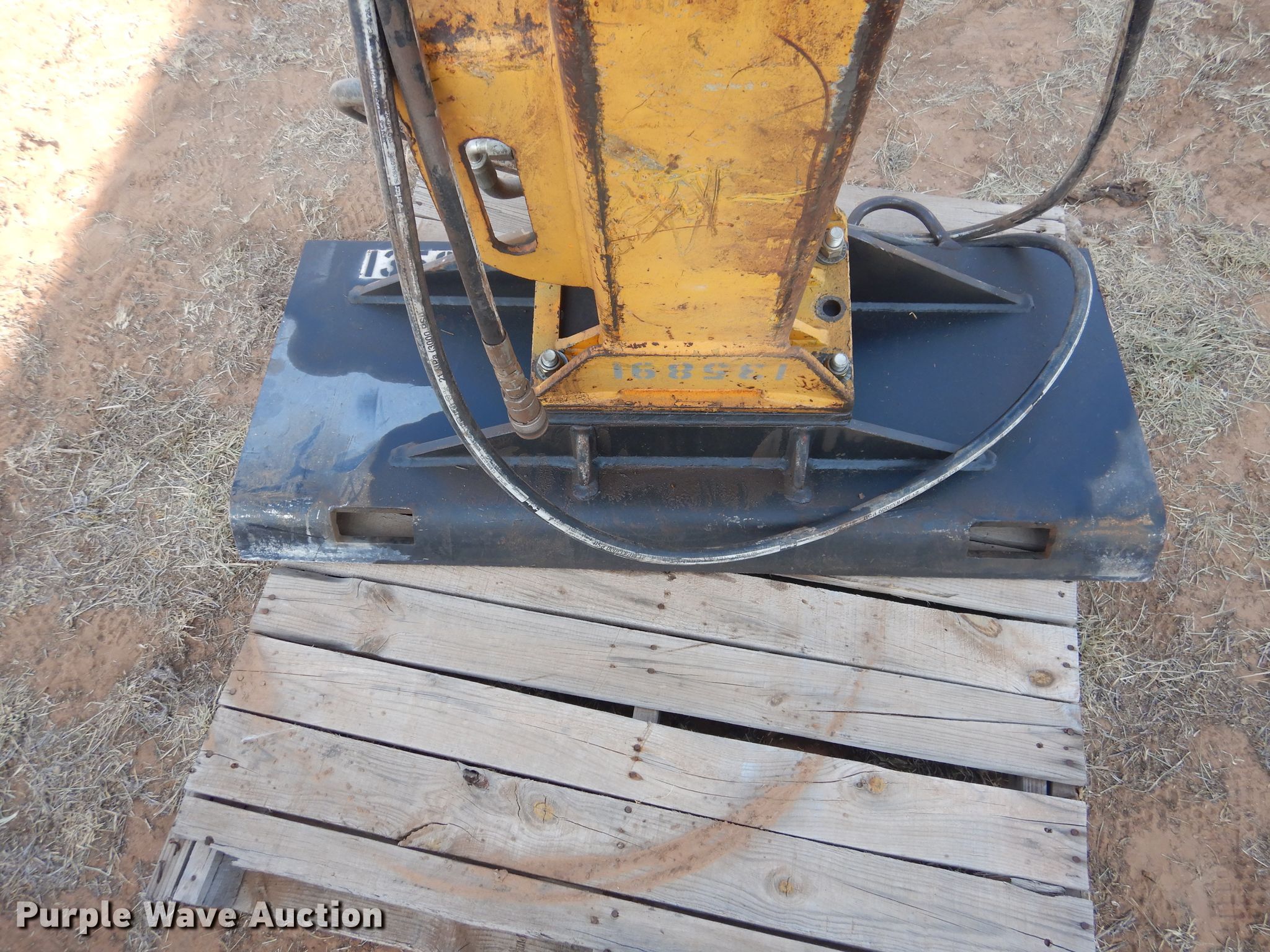 Arrowhead S40 skid steer breaker in Wolfforth, TX Item HO9037 sold