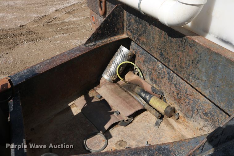 image for item DD6141 2000 Interstate 20DT equipment trailer with mixing system