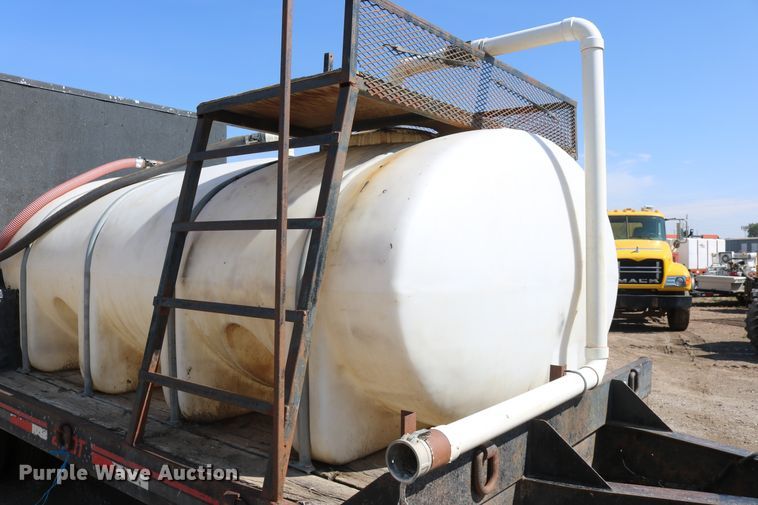 image for item DD6141 2000 Interstate 20DT equipment trailer with mixing system