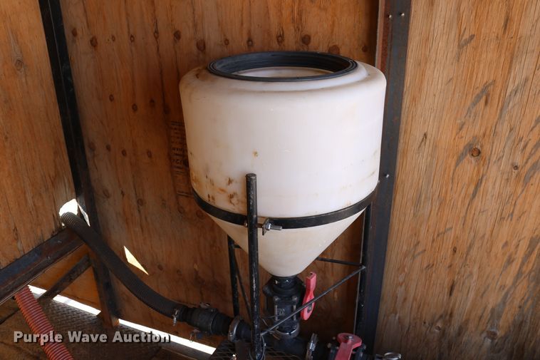 image for item DD6141 2000 Interstate 20DT equipment trailer with mixing system