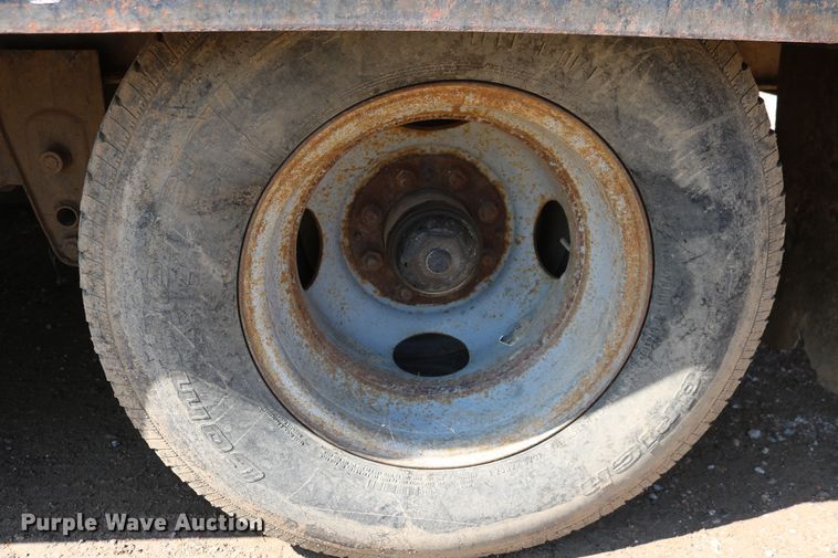 image for item DD6141 2000 Interstate 20DT equipment trailer with mixing system