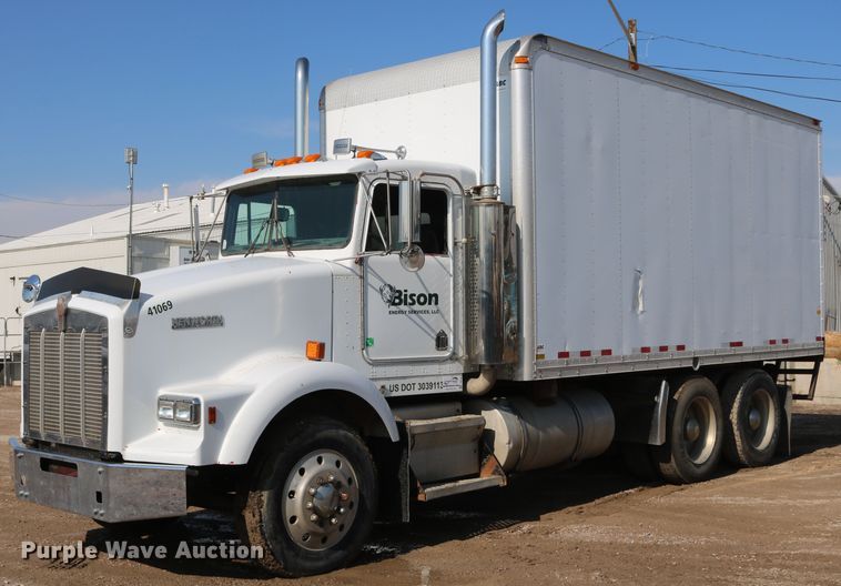 image for item DD6142 1995 Kenworth T800  box truck with mixing system