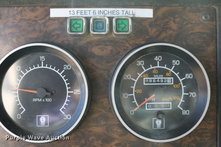 image for item DD6142 1995 Kenworth T800  box truck with mixing system