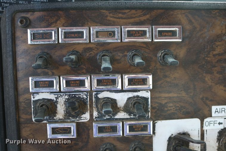 image for item DD6142 1995 Kenworth T800  box truck with mixing system