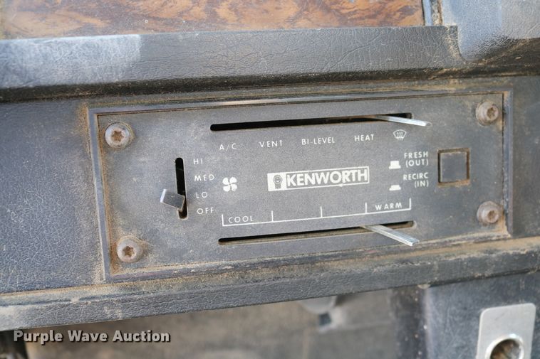 image for item DD6142 1995 Kenworth T800  box truck with mixing system