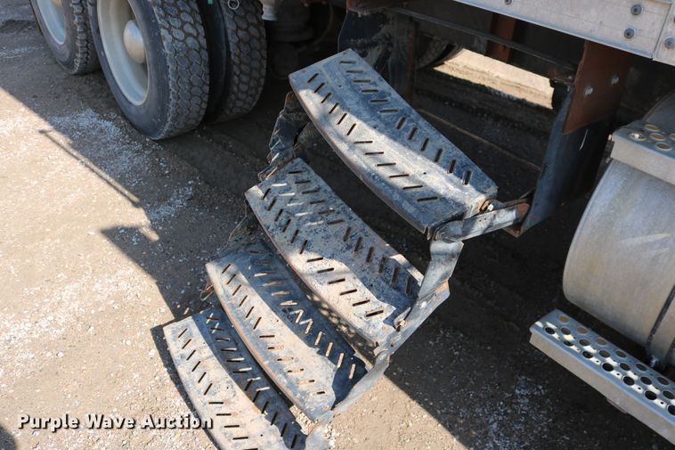 image for item DD6142 1995 Kenworth T800  box truck with mixing system